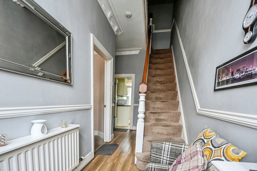 Property photo 3 of 17 Photo