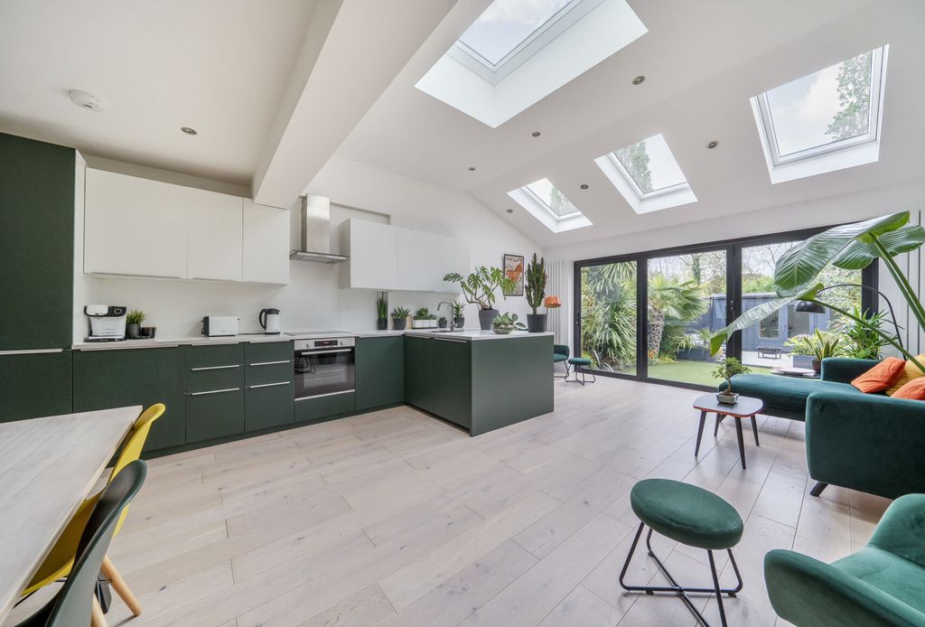 Property photo 2 of 20 1445776-9-69E67d2...