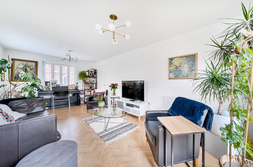 Property photo 3 of 16 1396664-3-6969142...