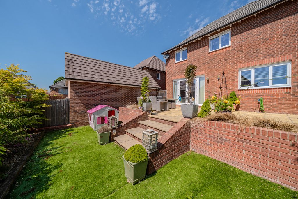 Property photo 1 of 32