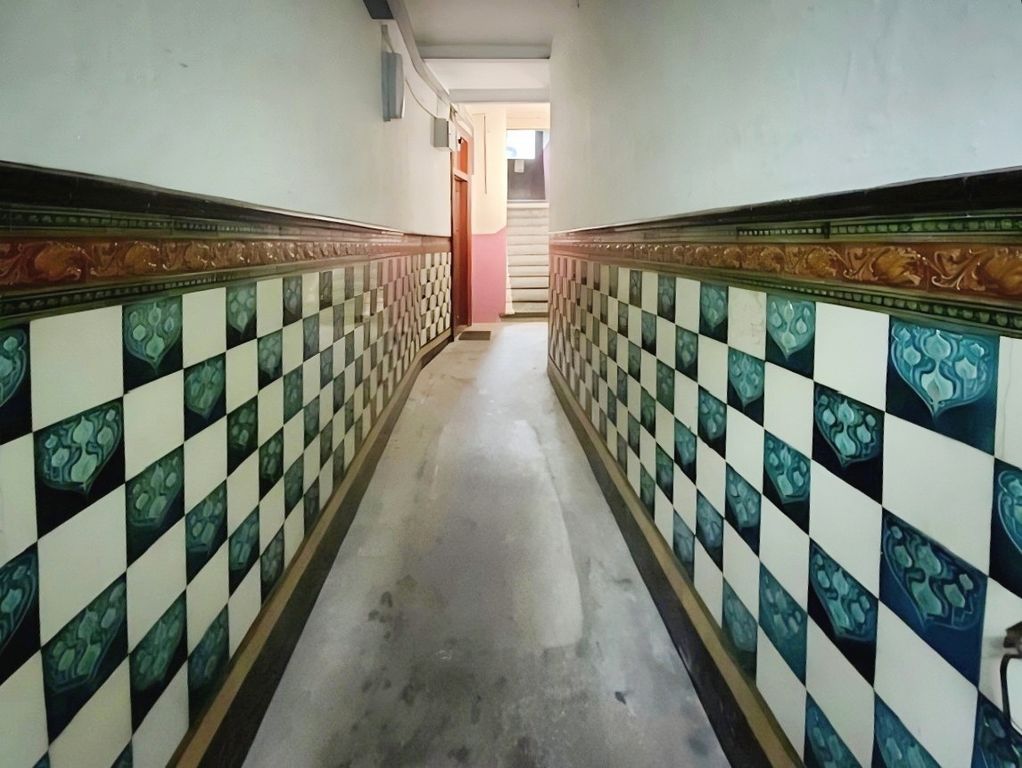 Property photo 2 of 8 Shared Entrance