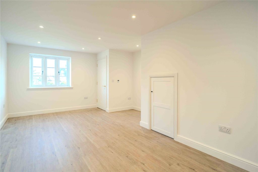 Property photo 3 of 13 Picture No. 15