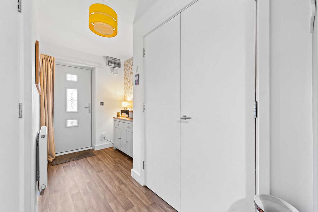 Property photo 3 of 37