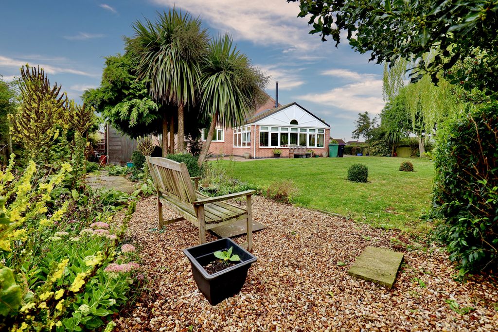 Property photo 2 of 25