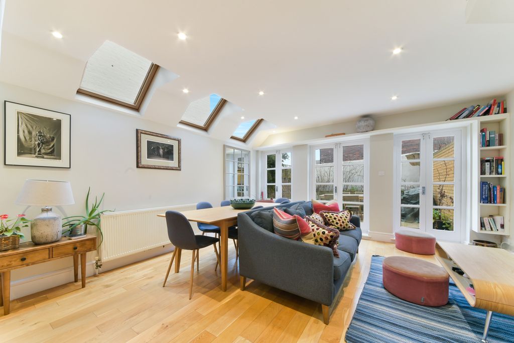 Property photo 1 of 9