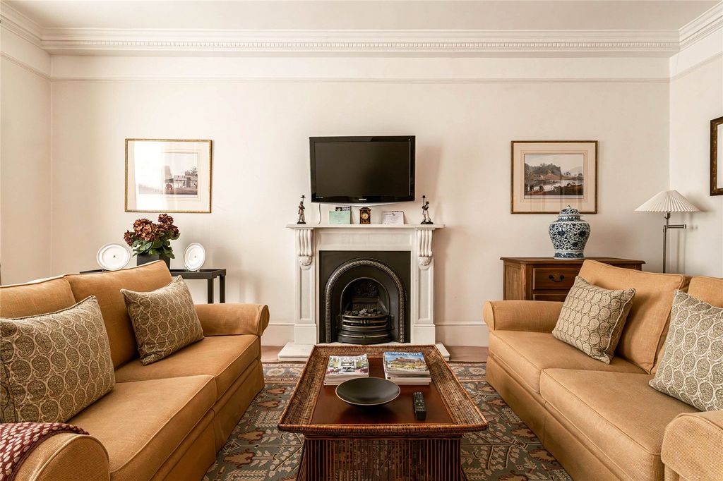 Property photo 3 of 7 Reception