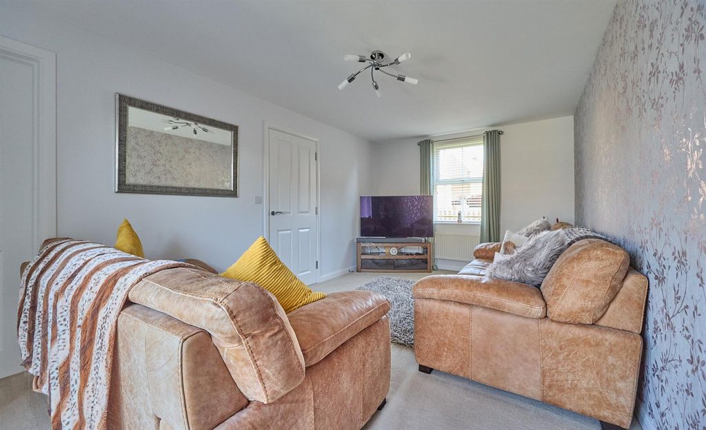 Property photo 2 of 17 William Spencer AV_6.Jpg