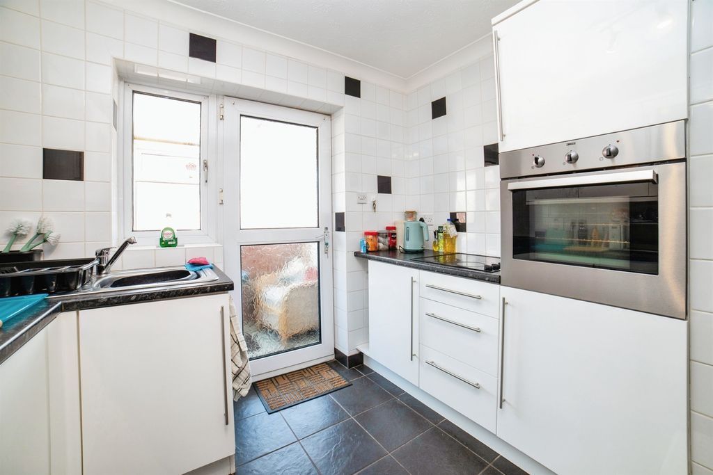 Property photo 3 of 17