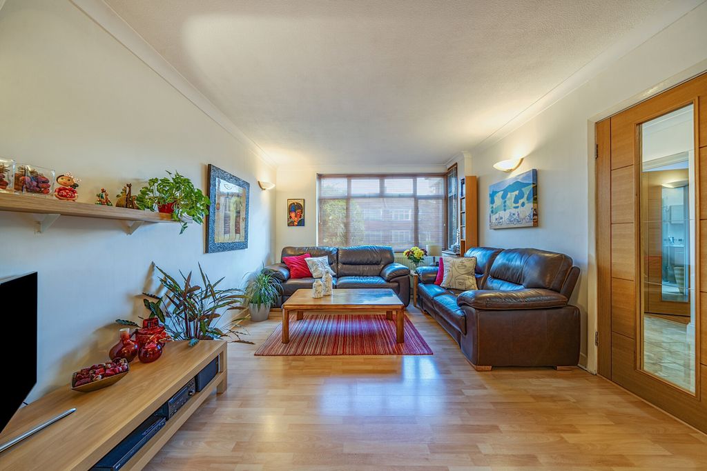 Property photo 2 of 21 1358741-15-68d2Ae...
