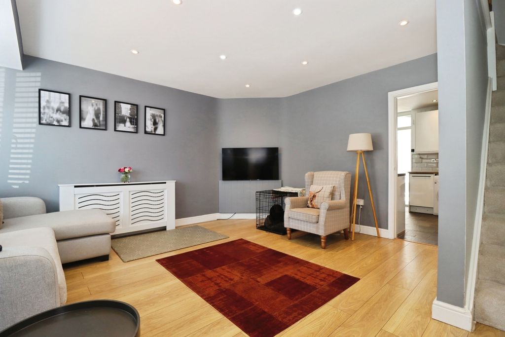 Property photo 2 of 20 Lounge