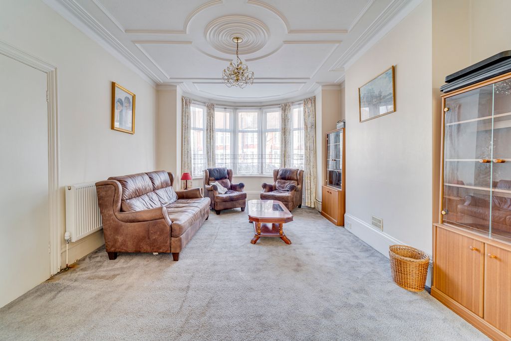 Property photo 3 of 18 Ndb09312_Enfused