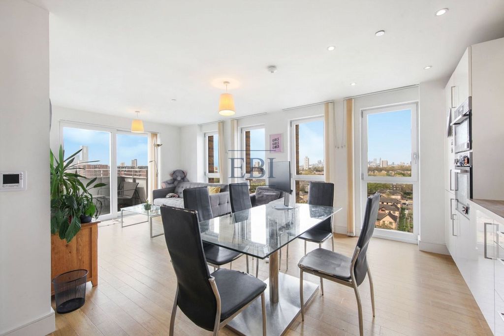 Property photo 2 of 16 Picture No. 15