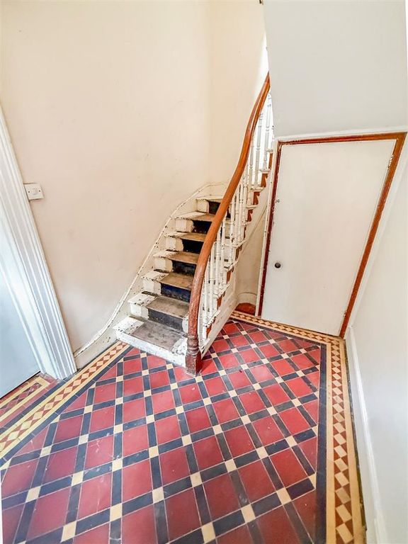 Property photo 2 of 32