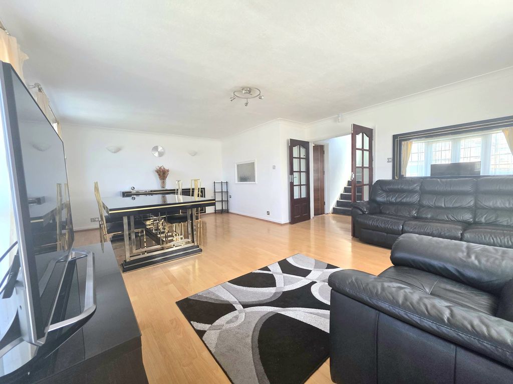 Property photo 2 of 20 7
