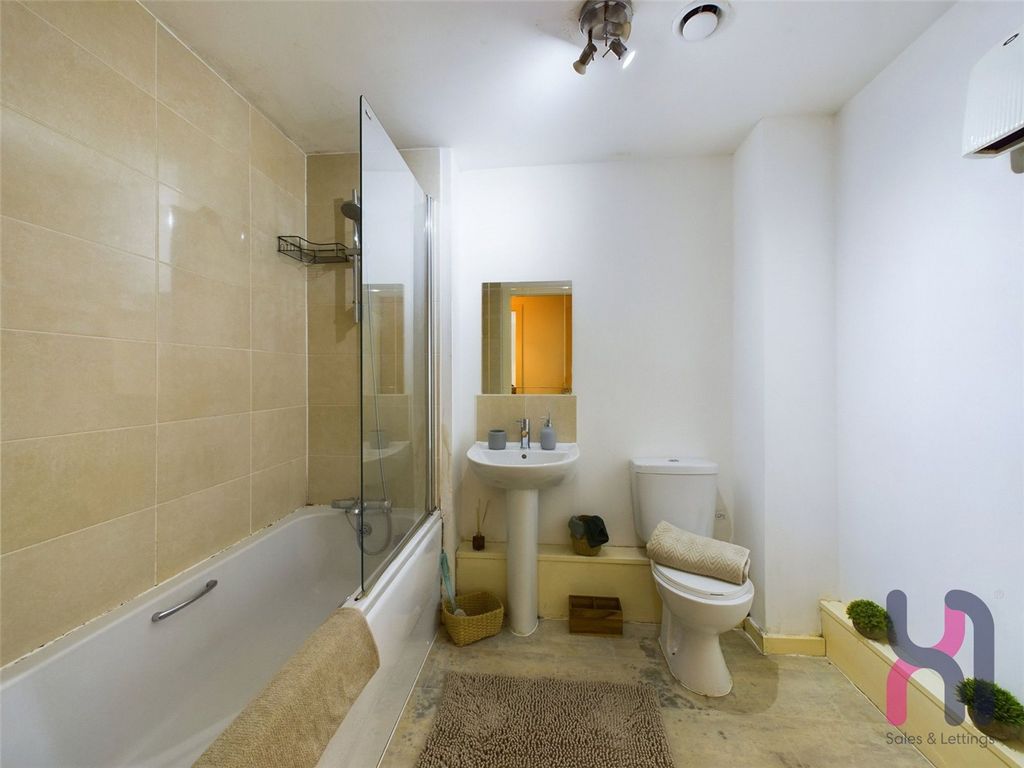Property photo 2 of 6