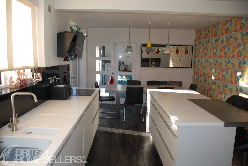 Property photo 2 of 21 Picture No. 11