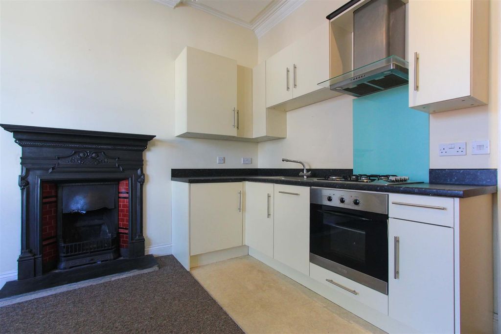 Property photo 3 of 8 1, 81 Shirley Road-4.Jpg