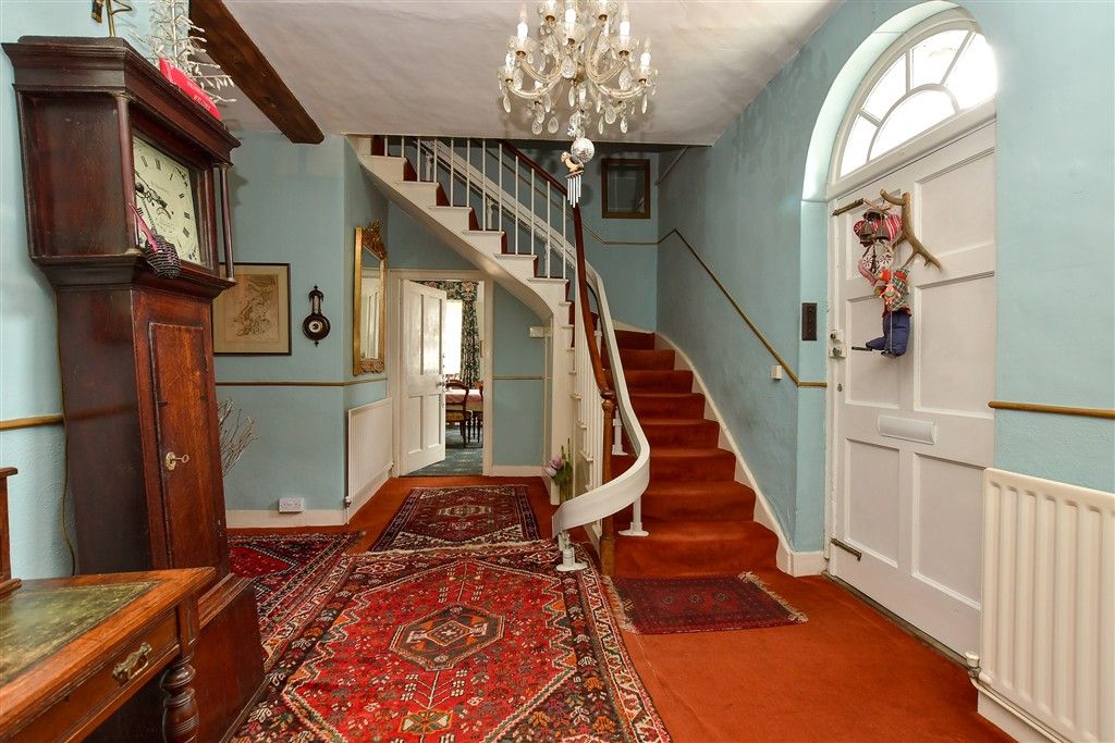 Property photo 2 of 18 Entrance Hall