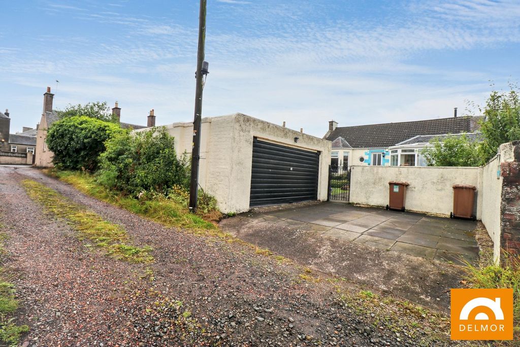 Property photo 2 of 30