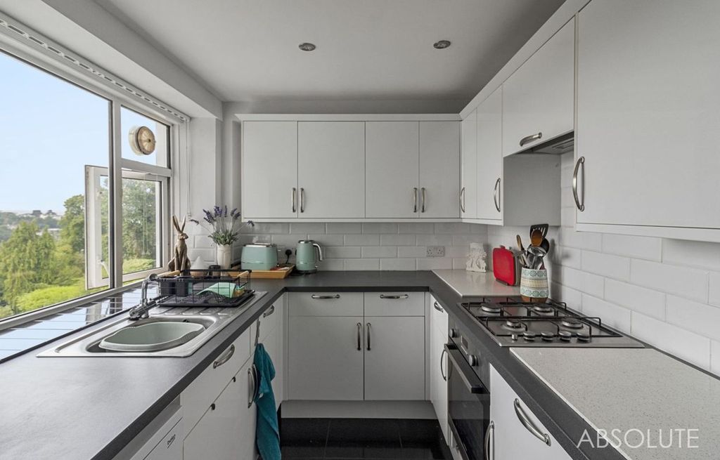 Property photo 3 of 35