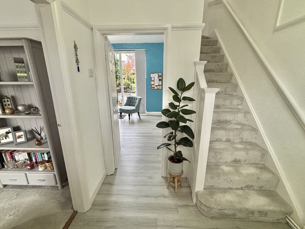 Property photo 3 of 13 Entrance Hall