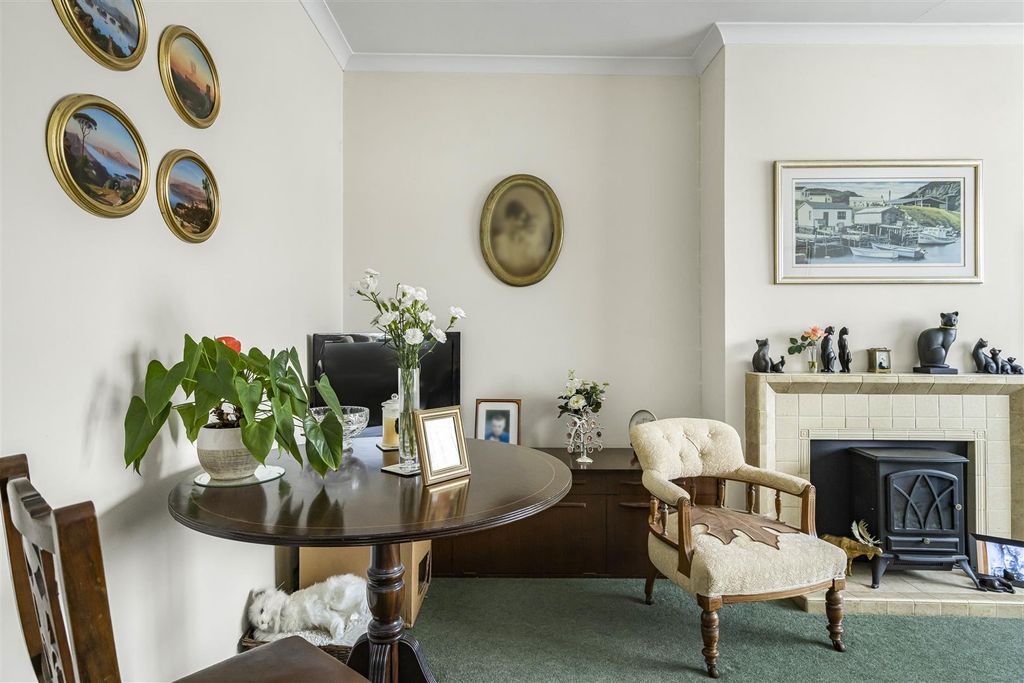 Property photo 3 of 10 8_64464.Jpg