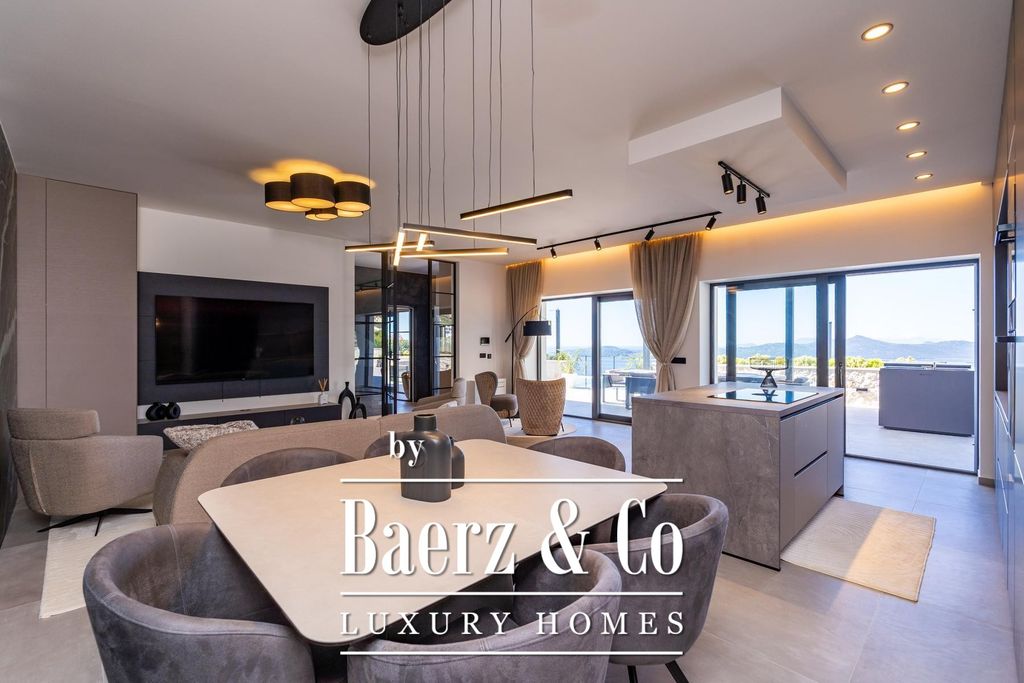 Property photo 3 of 35