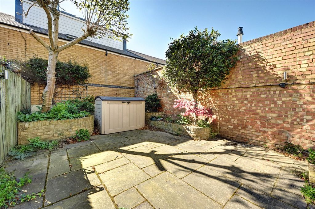 Property photo 2 of 14 Garden