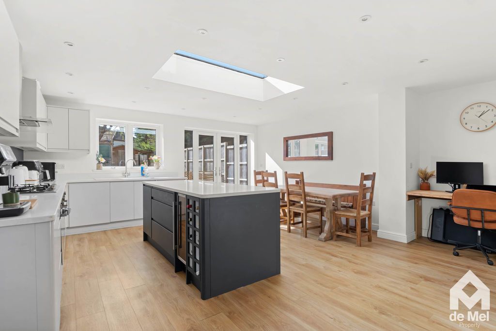 Property photo 2 of 12 Photo 6