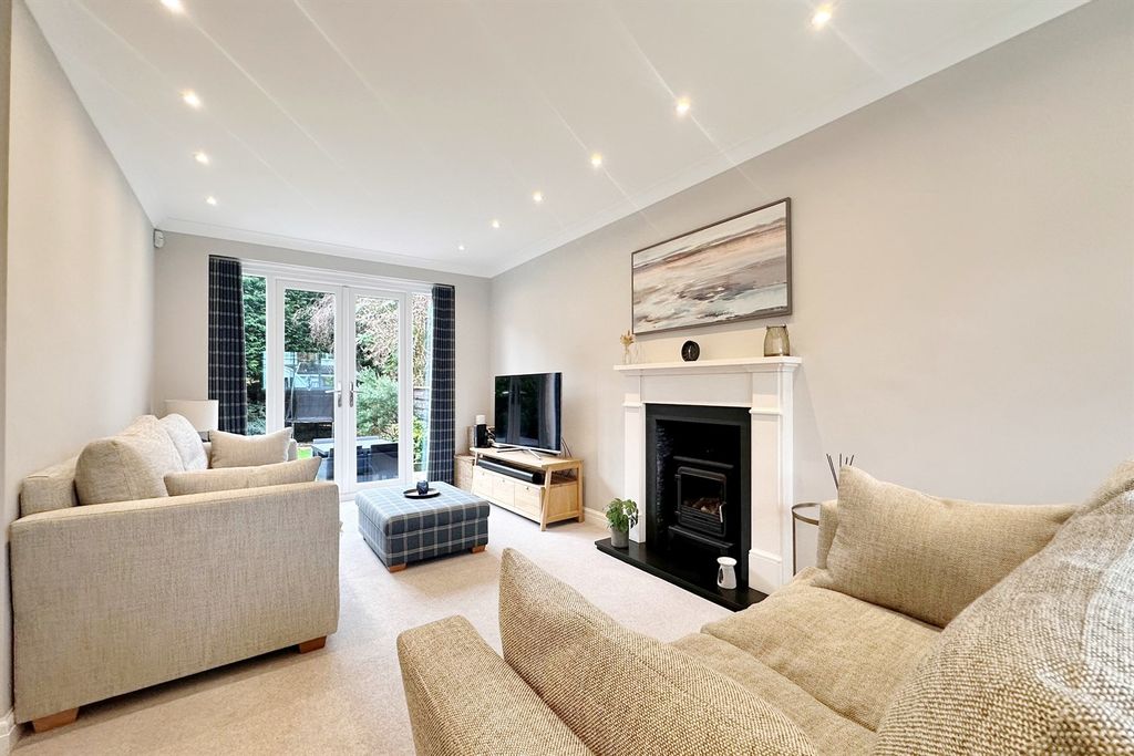 Property photo 2 of 35 Lounge