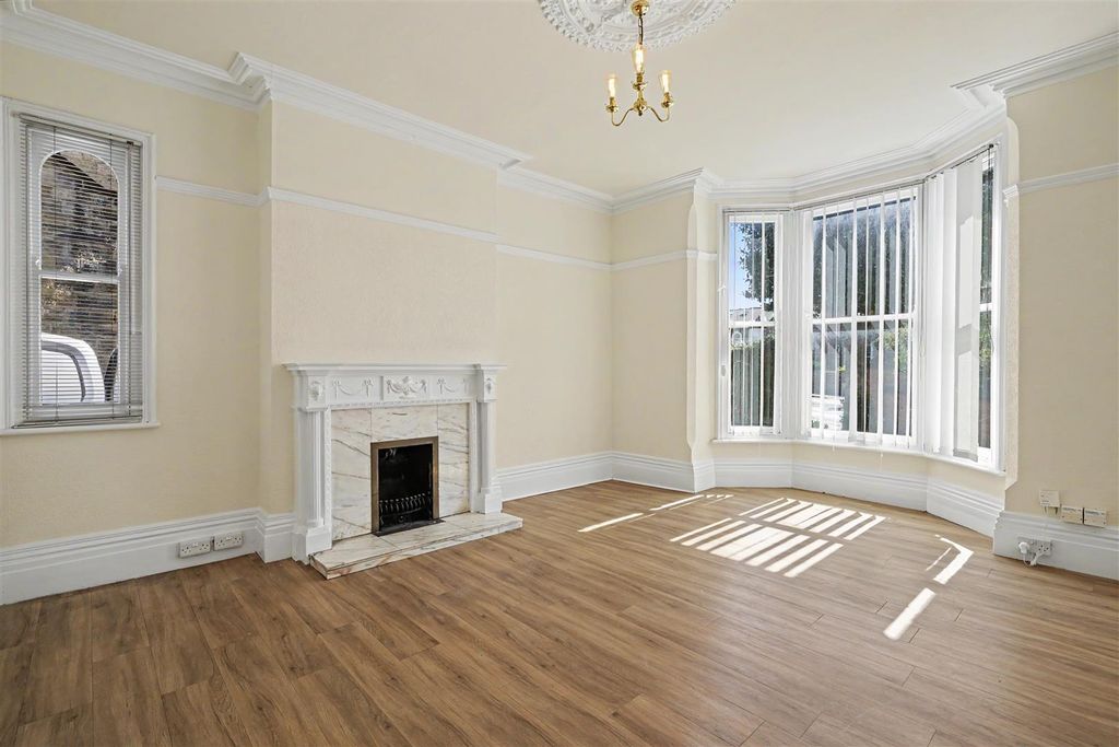 Property photo 2 of 26 Room 1