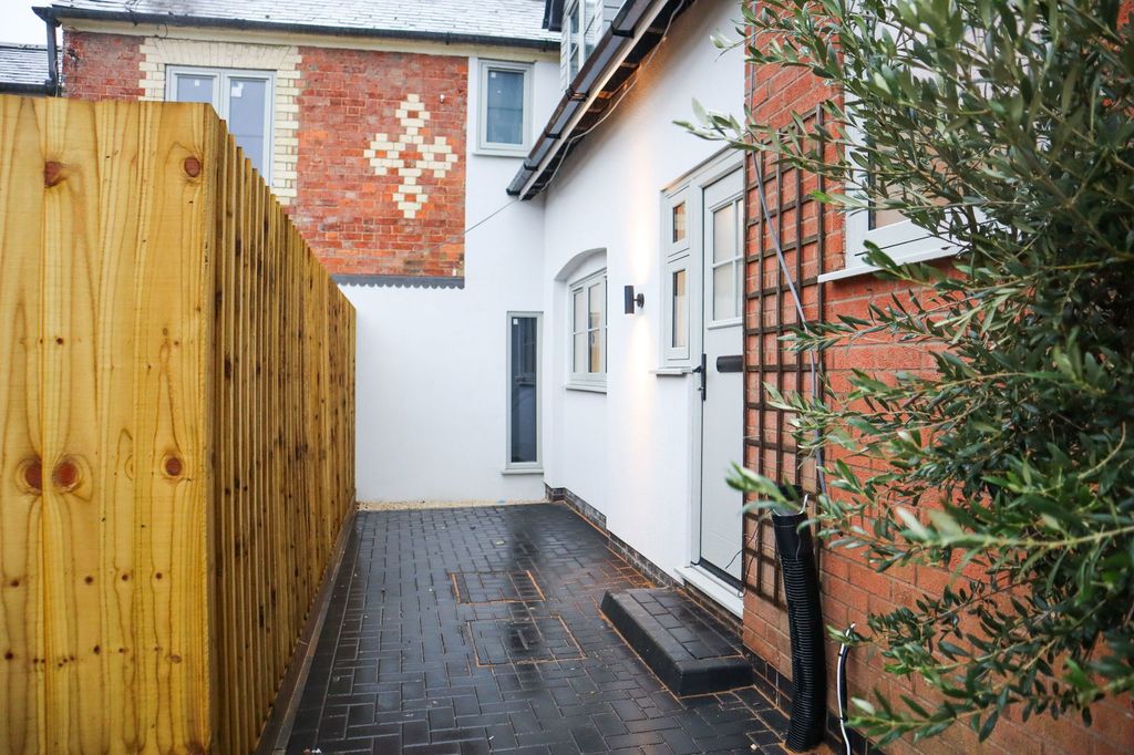 Property photo 3 of 28