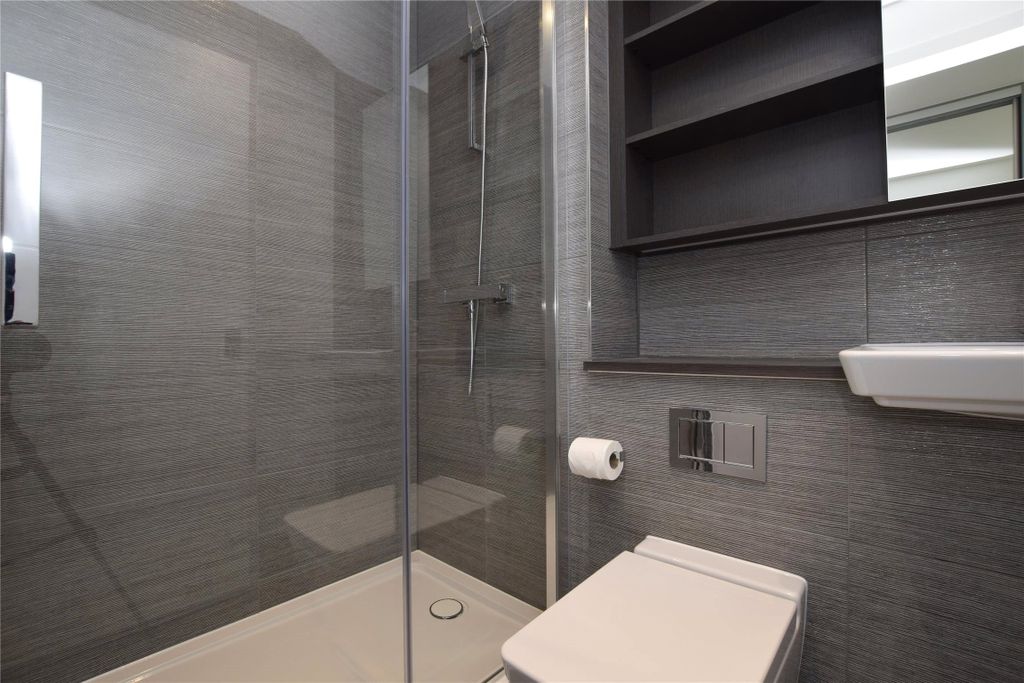 Property photo 2 of 6 En-Suite