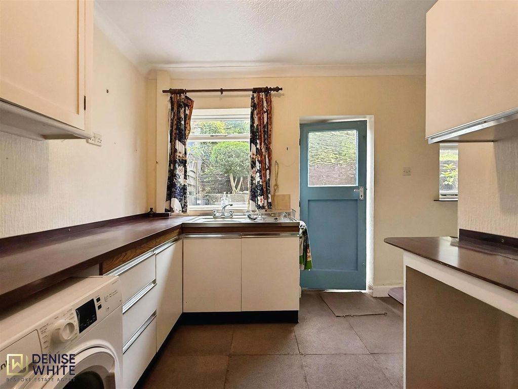 Property photo 2 of 18 Kitchen