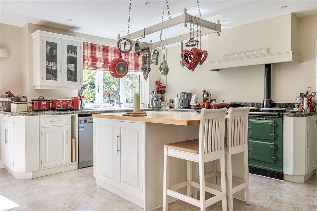 Property photo 2 of 29 Kitchen