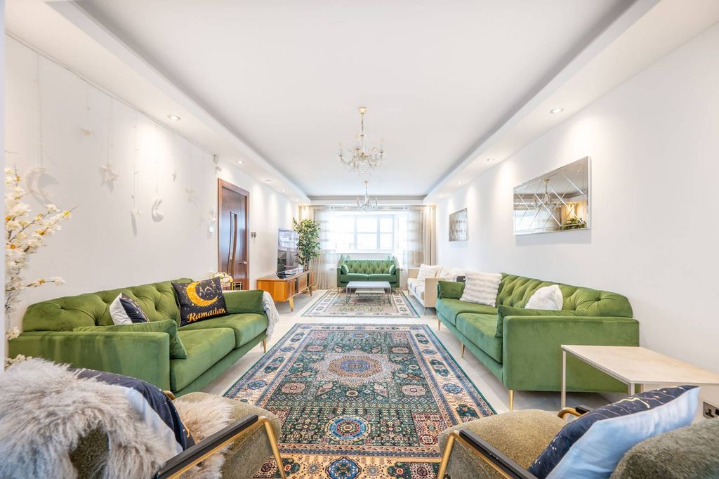 Property photo 1 of 33