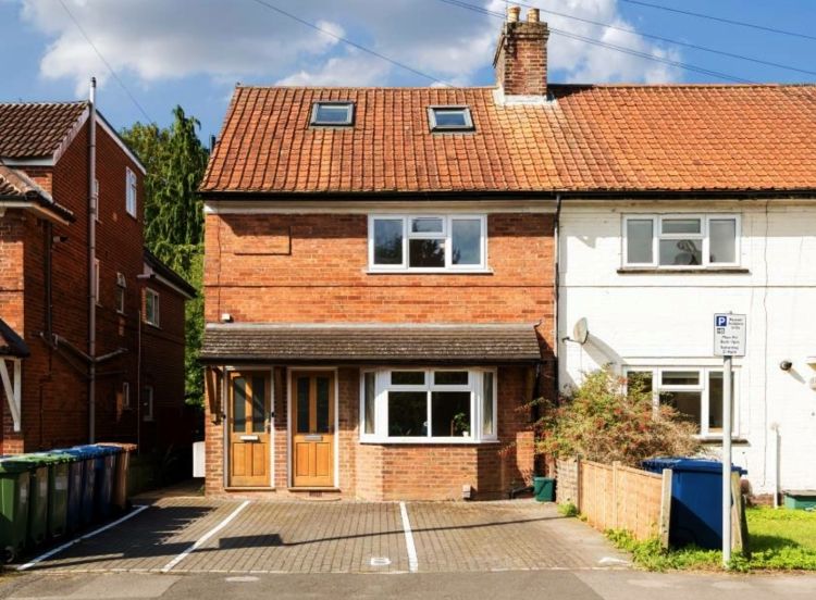 Property photo 1 of 7 Photo - Front House