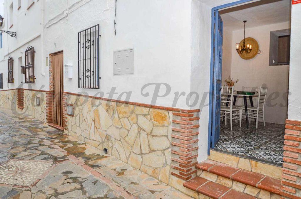 Property photo 2 of 12