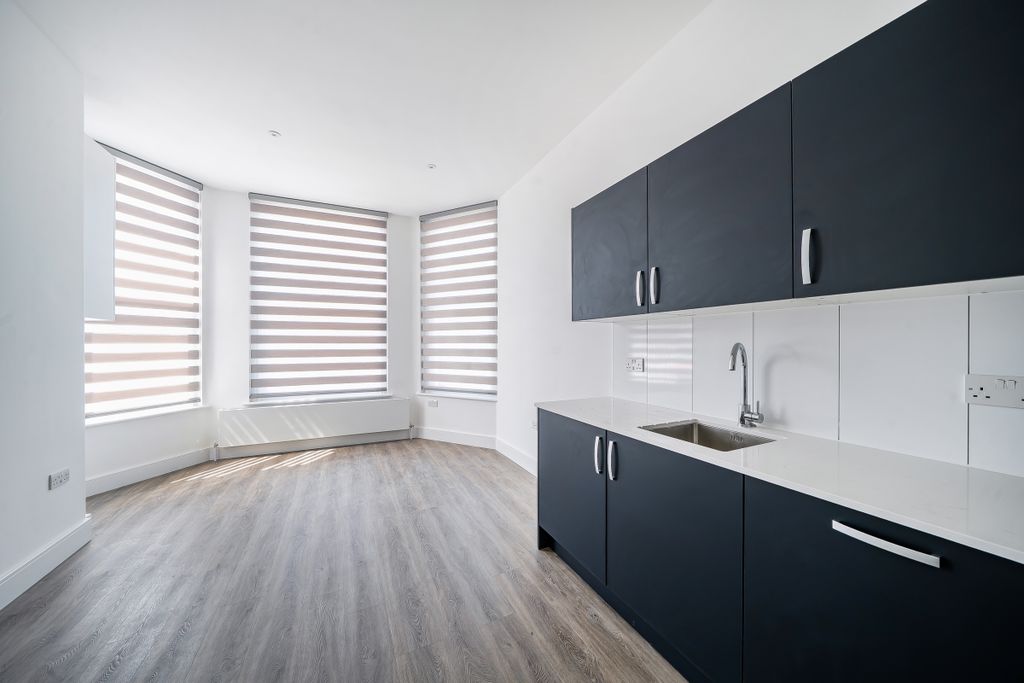 Property photo 2 of 6 1484602-3-6A3E7F9...