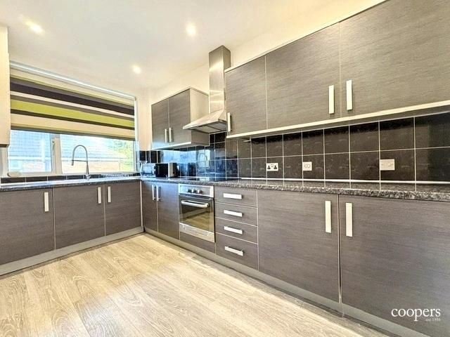 Property photo 3 of 7 11A King Edwards Road 3.Jpg