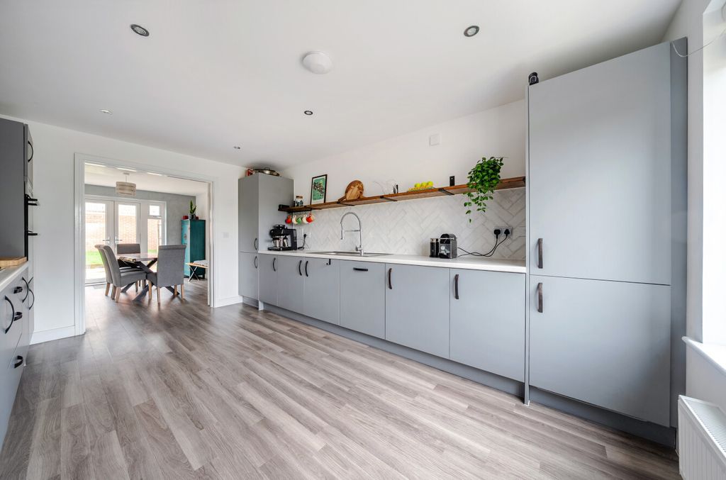 Property photo 2 of 11 1362111-2-68Dfc9A...