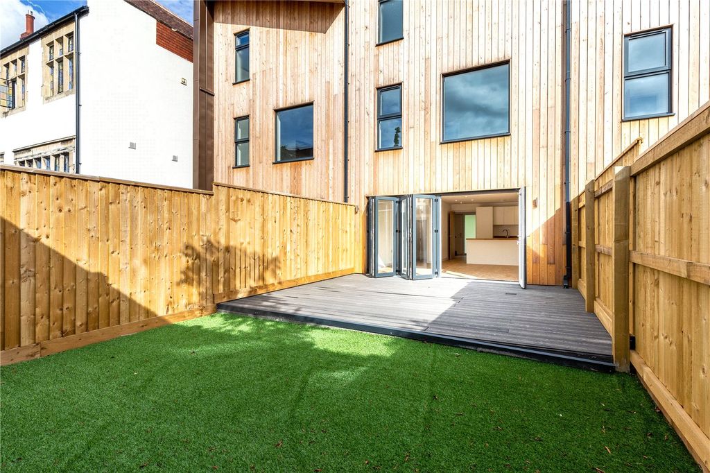 Property photo 2 of 12 Picture No. 07
