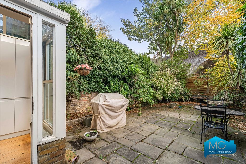 Property photo 2 of 16 Picture No. 13