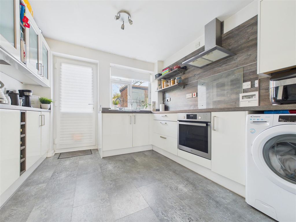 Property photo 3 of 11 Cam01407G0-Pr0035-Still004.Jpg