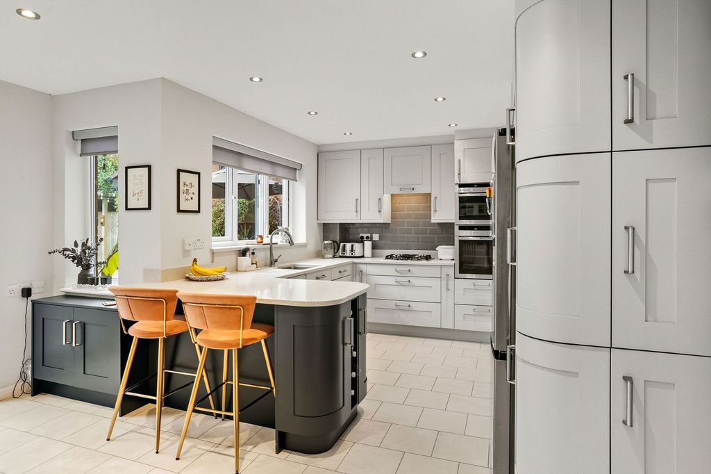 Property photo 3 of 16