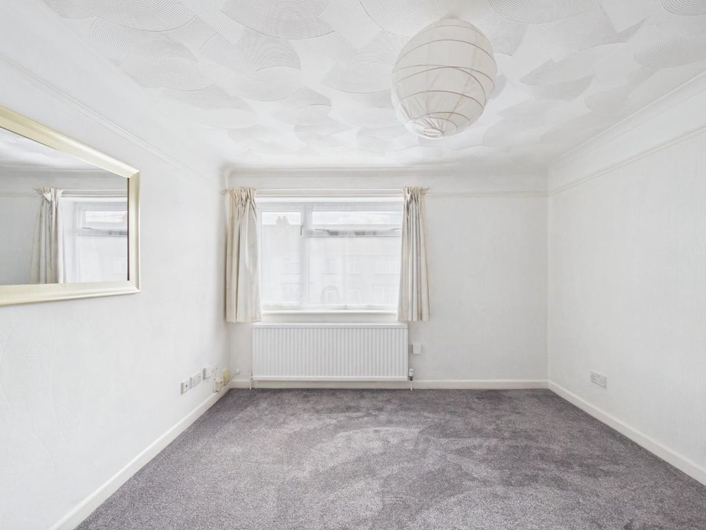 Property photo 3 of 16 Cam01530G0-Pr0440-Still006.Jpg