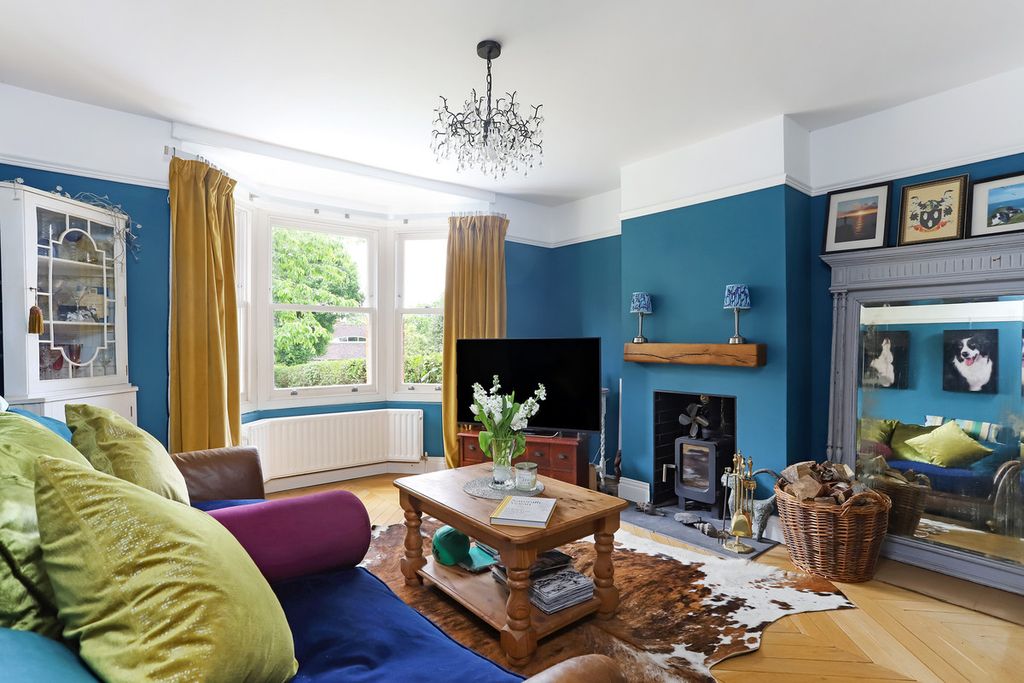 Property photo 2 of 17