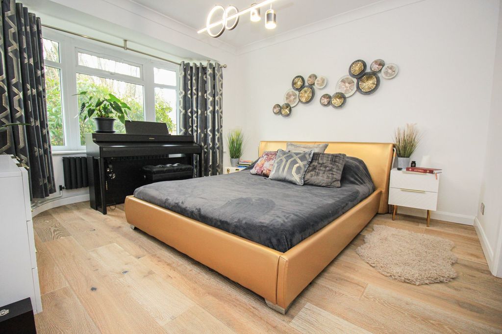 Property photo 3 of 25