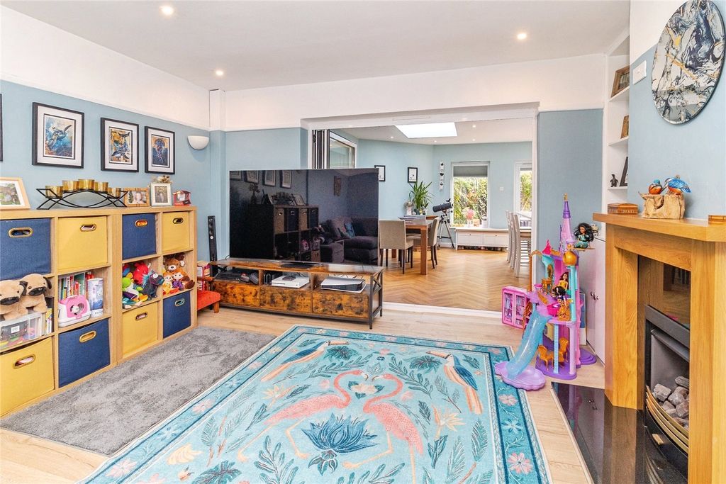 Property photo 2 of 25 Picture No. 21