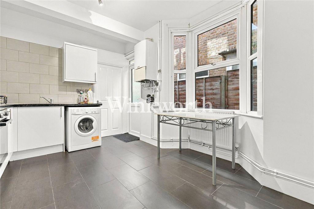 Property photo 2 of 24 Picture No. 17